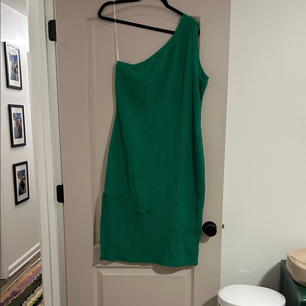 Chic One-Shoulder Green Dress
